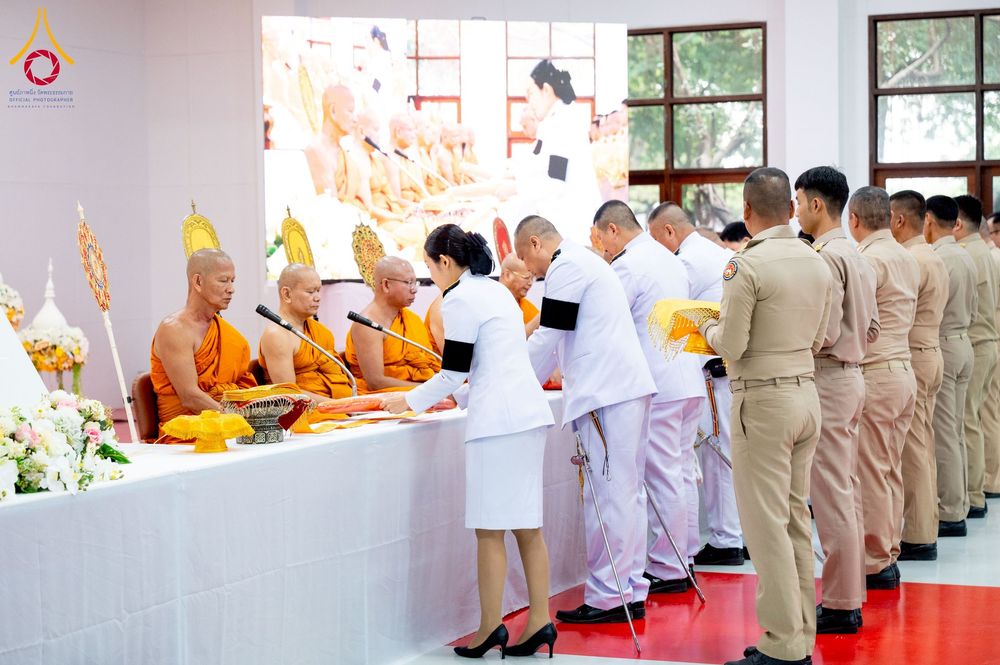 ภาพ No.276004:วันที่ 5 ธันวาคม พ.ศ. 2568 พสกนิกรอำเภอคลองหลวง พร้อมใจบำเพ็ญกุศลอุทิศถวาย “ในหลวงรัชกาลที่ 9” น้อมรำลึกในพระมหากรุณาธิคุณ เนื่องในวันคล้ายวันพระบรมราชสมภพ วันชาติ และวันพ่อแห่งชาติ ณ อาคารปลูกศรัทธา 2 วัดพระธรรมกาย อำเภอคลองหลวง จังหวัดปทุมธานี