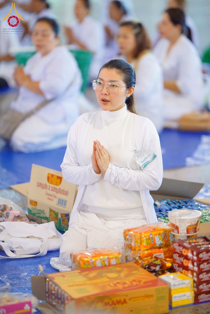 ภาพ No.256758:วันที่ 5 ตุลาคม พ.ศ. 2568 พิธีตักบาตร ข้าวสารอาหารแห้ง ณ บ้านแก้วเรือนทองคุณยายฯ สภาธรรมกายสากล วัดพระธรรมกาย