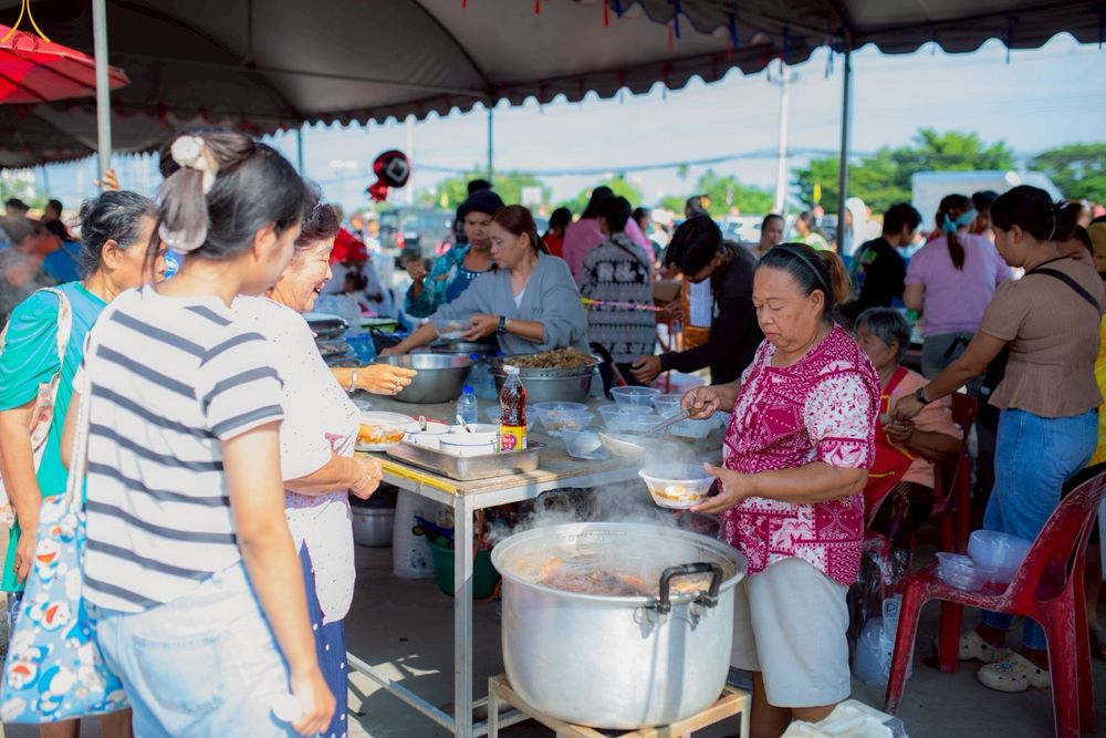 ภาพ No.252096:วันที่ 11 ตุลาคม พ.ศ. 2568 พิธีทอดกฐินสามัคคีทั่วไทย 30,000 วัด โดยคณะศิษยานุศิษย์ บูชาธรรม 81 ปี หลวงพ่อธัมมชโย ณ วัดลาดบัวหลวง จ.พระนครศรีอยุธยา