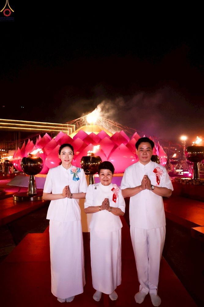 ภาพ No.253622:วันที่ 10 ตุลาคม พ.ศ. 2568 พิธีจุดประทีปบูชาพระผู้ปราบมาร, พิธีจุดประทีปบนพระมหาธรรมกายเจดีย์  20,000 ดวง เนื่องในวันคล้ายวันเกิดครบรอบ 141 ปี พระมงคลเทพมุนี (สด จนฺทสโร)