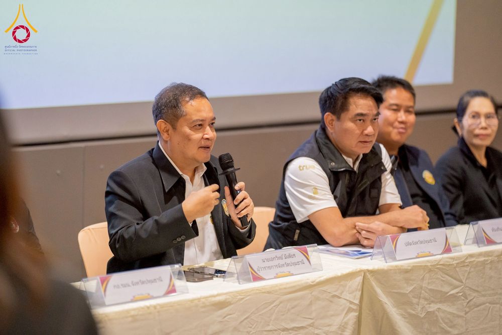 ภาพ No.271913:วันที่ 22 พฤศจิกายน พ.ศ. 2568 ผู้ว่าฯ ปทุมธานี ลงพื้นที่เยี่ยม “อำเภอคลองหลวง” พร้อมชมการเตรียมความพร้อมเทศกาลสวนดอกไม้ปทุมธานี “ทุ่งสวรรค์ ตะวันฉาย” ณ วัดพระธรรมกาย