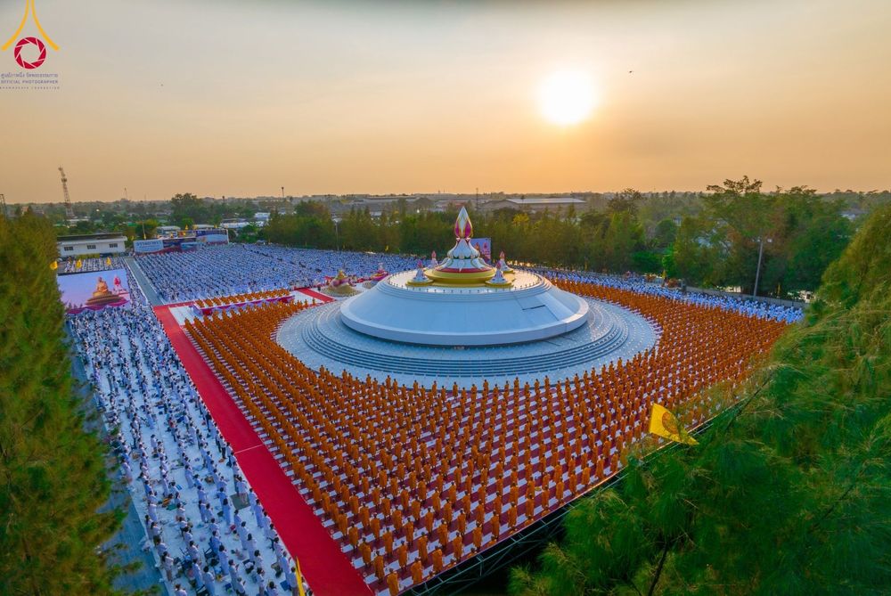 ภาพ No.109562:พิธีจุดประทีปถวายเป็นพุทธบูชา และบูชาธรรมมหาปูชนียาจารย์ วันที่ 10 มกราคม พ.ศ. 2567 ณ อนุสรณ์สถานคลองบางนางแท่น อ.สามพราน จ.นครปฐม