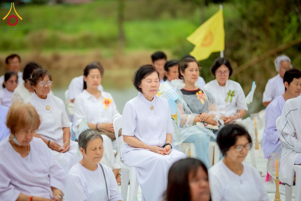 ภาพ No.261873:วันที่ 14 ตุลาคม พ.ศ. 2568 พิธีกลั่นแผ่นดิน โปรยทรายตอกเสาเข็มมหามงคลต้นแรก  สร้างองค์พระเจดีย์และจุดประทีปถวายเป็นพุทธบูชา ณ ศูนย์ปฏิบัติธรรมชัยนาท ต.ธรรมามูล อ.ชัยนาท จ.ชัยนาท