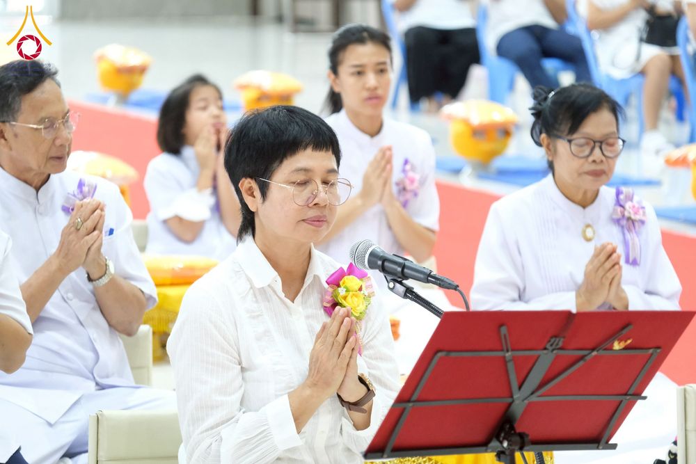 ภาพ No.277917:พิธีตัดปอยผมและปลงผมนาคธรรมทายาท พิธีขอขมาผู้ปกครอง ณ ศูนย์อบรมเยาวชนนครปฐม จ.นครปฐม และพิธีมอบบาตร ผ้าไตร นาคธรรมทายาท พิธีบรรพชา อุปสมบทหมู่ ณ วัดลาดหญ้าไทร จ.นครปฐม