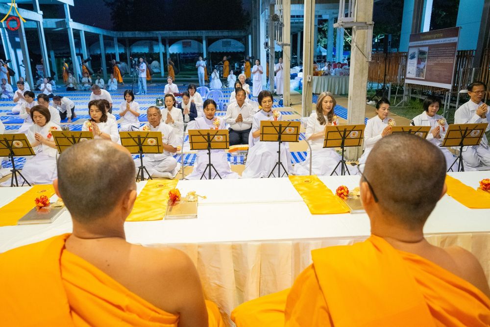 ภาพ No.188899:พิธีถวายภัตตาหารเป็นสังฆทาน แด่พระธรรมยาตรา ในโครงการธรรมยาตรา กตัญญูบูชา มหาปูชนียาจารย์ พระมงคลเทพมุนี(สด จนฺทสโร) พระผู้ปราบมาร ปีที่ 13 ณ อนุสรณ์สถานมหาวิหารพระมงคลเทพมุนี (โลตัสแลนด์) อ.สองพี่น้อง จ.สุพรรณบุรี วันที่ 4 มกราคม พ.ศ.2568