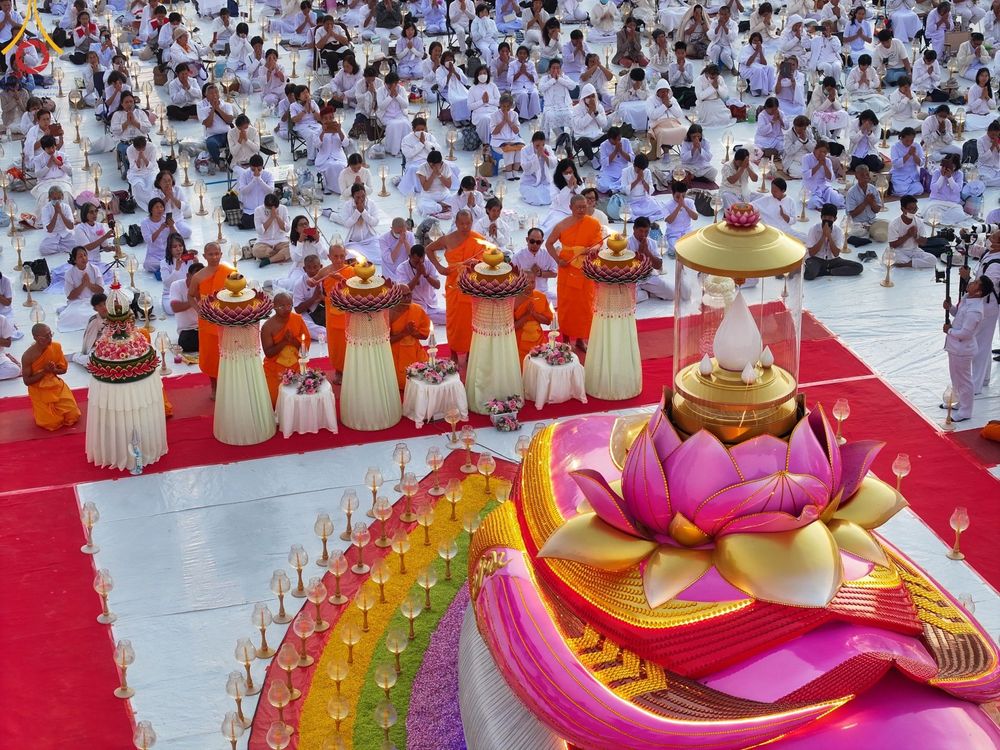 ภาพ No.194816:พิธีจุดประทีปถวายเป็นพุทธบูชา และบูชาธรรมมหาปูชนียาจารย์ ณ วัดสองพี่น้อง ต.ต้นตาล อ.สองพี่น้อง จ.สุพรรณบุรี ในโครงการธรรมยาตรา กตัญญูบูชา มหาปูชนียาจารย์ พระมงคลเทพมุนี(สด จนฺทสโร) พระผู้ปราบมาร อนุสรณ์สถาน 7 แห่ง ปีที่ 13 วันที่ 14 มกราคม พ.ศ. 2568