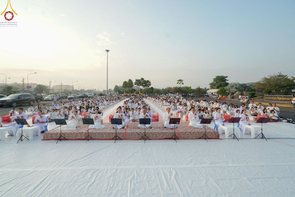 ภาพ No.180407:พิธีตักบาตรพระ ๑,๐๐๐ รูป ฉลองเมืองลำปาง ๑,๓๔๔ ปี วันเสาร์ที่ ๗ ธันวาคม พ.ศ. ๒๕๖๗ ณ ลานพระบรมราชานุสาวรีย์ พระนเรศวรมหาราช อ.เกาะคา จ.ลำปาง