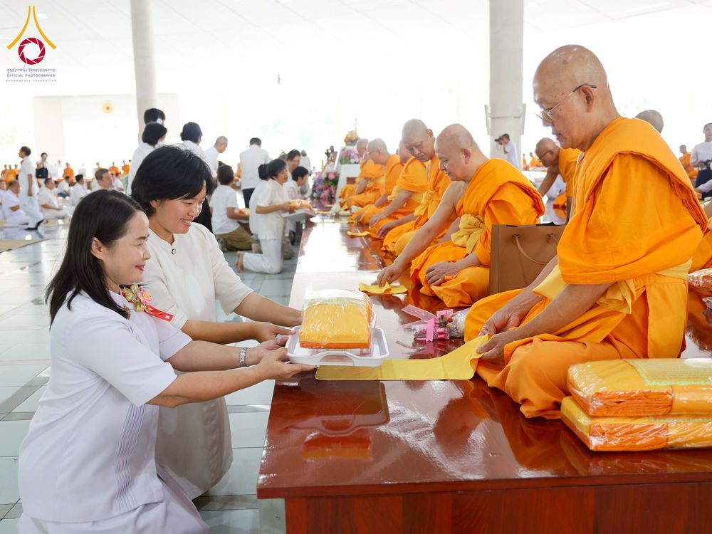 ภาพ No.263036:วันที่ 21 ตุลาคม พ.ศ. 2568 (วันพระ แรม 14 ค่ำ เดือน 11) พิธีบุพเปตพลี ครั้งที่ 171 ร่วมอุทิศบุญแด่หมู่ญาติที่ล่วงลับไปแล้ว และสืบทอดอายุพระพุทธศาสนา ณ หอฉันคุณยายอาจารย์ฯ วัดพระธรรมกาย