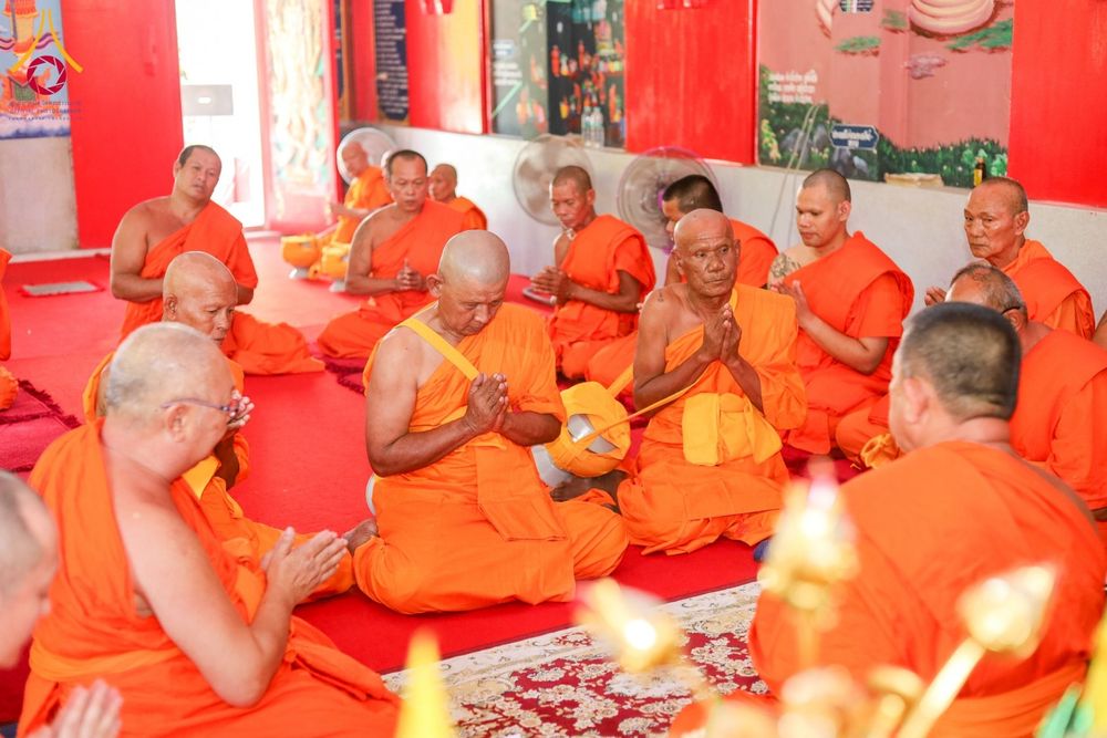 ภาพ No.181239:พิธีบรรพชาอุปสมบท ณ วัดเกาะแก้วประชานุรักษ์ ต.ชัยนาม อ.วังทอง จ.พิษณุโลก ในโครงการบรรพชาอุปสมบท บูชาธรรมมหาปูชนียาจารย์ วันที่ 8 ธันวาคม พ.ศ. 2567