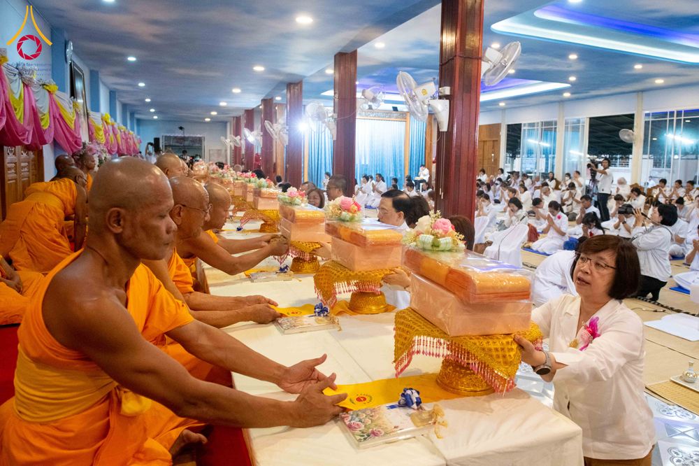 ภาพ No.295836:วันที่ 17 มกราคม พ.ศ. 2569 พิธีถวายภัตตาหารเป็นสังฆทาน แด่พระธรรมยาตรา ณ วัดโบสถ์บน ต.บางคูเวียง จ.นนทบุรี อนุสรณ์สถานลำดับที่ 4 สถานที่เกิดด้วยกายธรรม ในโครงการธรรมยาตรา กตัญญูบูชา มหาปูชนียาจารย์ พระมงคลเทพมุนี(สด จนฺทสโร) พระผู้ปราบมาร อนุสรณ์สถาน 7 แ