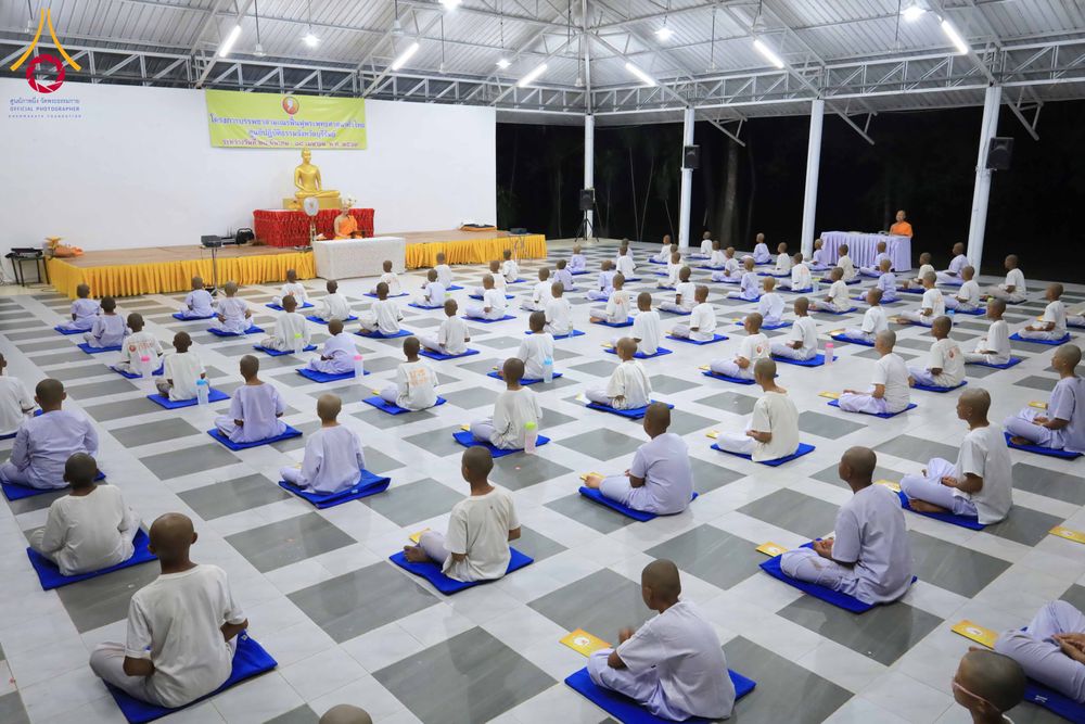ภาพ No.319920:วันที่ 1 เมษายน พ.ศ.2569 นาคน้อยว่าที่สามเณรธรมทายาท จำนวน 98 คน  ร่วมกันสวดมนต์ทำวัตรเย็นและนั่งสมาธิ ณ ศูนย์ปฏิบัติธรรมบุรีรัมย์ จ.บุรีรัมย์