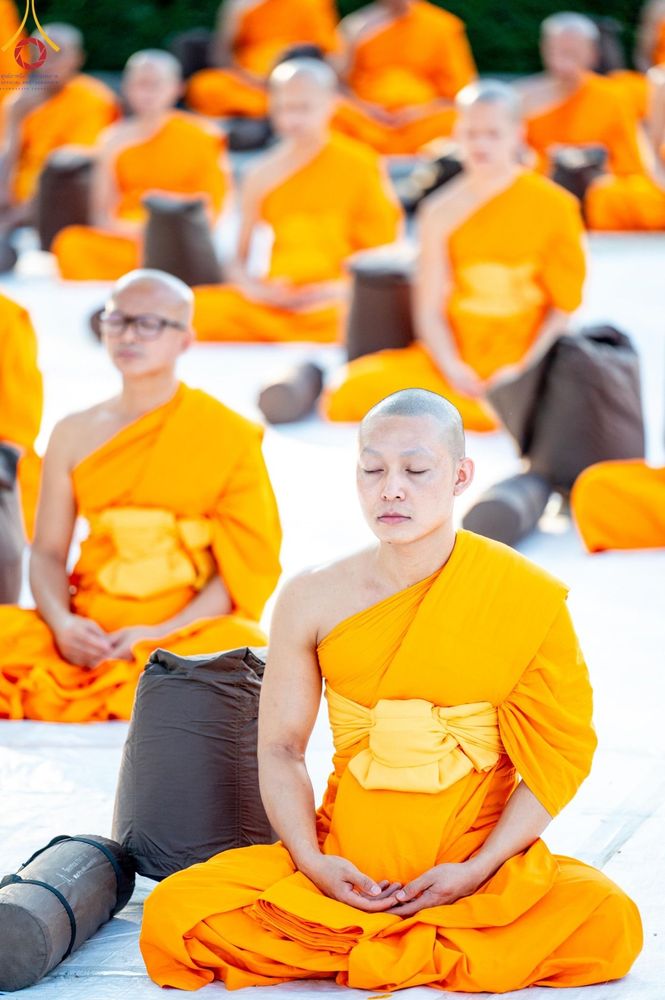 ภาพ No.186993:พระธรรมยาตราปฏิบัติธรรม และถ่ายภาพหมู่ประวัติศาสตร์ ปีที่ 13 ณ ลานทิศตะวันออก มหาวิหารพระมงคลเทพมุนี วัดพระธรรมกาย จ.ปทุมธานี วันเสาร์ที่ 28 ธันวาคม พ.ศ. 2567