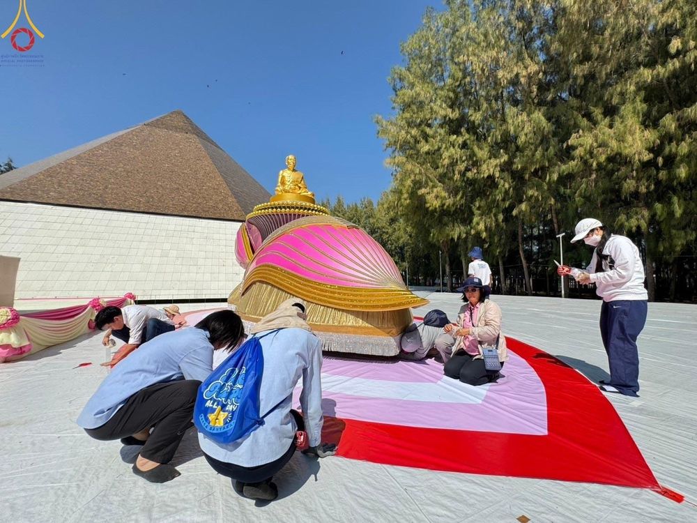 ภาพ No.198790:V.50 สารพัดV สารพัดดี ที่ธรรมยาตรา ในโครงการธรรมยาตรา กตัญญูบูชา มหาปูชนียาจารย์ พระมงคลเทพมุนี(สด จนฺทสโร) พระผู้ปราบมาร อนุสรณ์สถาน 7 แห่ง ปีที่ 13 ระหว่างวันที่ 2-31 มกราคม พ.ศ. 2568