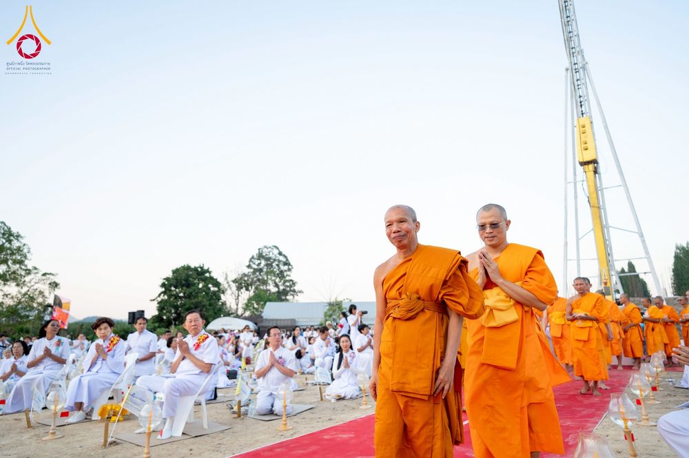 ภาพ No.275154:วันอาทิตย์ที่ 30 พฤศจิกายน พ.ศ. 2568 พิธีตอกเสาเข็ม "สร้างองค์พระเจดีย์เพื่อสร้างสันติภาพโลก" ต้นสุดท้าย ณ ศูนย์ปฏิบัติธรรมระยอง (บ้านช่องลม)