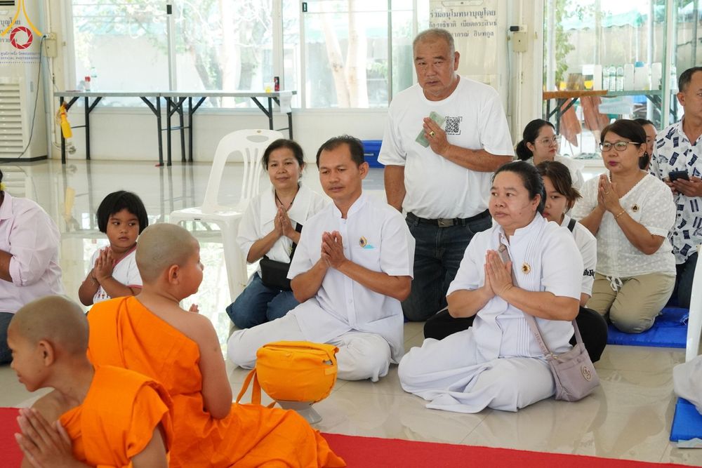 ภาพ No.134911:พิธีตัดปอยผม พิธีขอขมารับผ้าไตร พิธีบรรพชา และพิธีถวายบาตร ในโครงการบรรพชาสามเณร ฟื้นฟูพระพุทธศาสนาทั่วไทย  ณ ศูนย์ปฏิบัติธรรมและศูนย์อบรมเยาวชนเพชรบุรี ต.ท่าแลง อ.ท่ายาง จ.เพชรบุรี