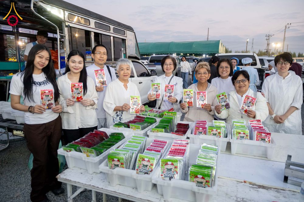 ภาพ No.301763:วันที่ 24 มกราคม พ.ศ. 2569 พิธีถวายภัตตาหารเป็นสังฆทาน แด่พระธรรมยาตรา ณ อนุสรณ์สถานบางปลา วัดบางปลา อำเภอบางเลน จังหวัดนครปฐม ในโครงการธรรมยาตรา กตัญญูบูชา มหาปูชนียาจารย์ พระมงคลเทพมุนี(สด จนฺทสโร) พระผู้ปราบมาร อนุสรณ์สถาน 7 แห่ง ปีที่ 14