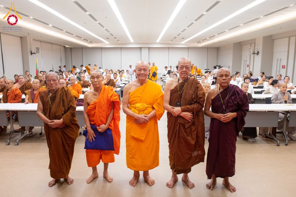 ภาพ No.324836:วันพฤหัสบดีที่ 23 เมษายน พ.ศ.2569  หลวงพ่อทัตตชีโว รองเจ้าอาวาสวัดพระธรรมกาย ถวายการต้อนรับและปฏิสันถารคณะชาวเมียนมาและคณะไทยใหญ่