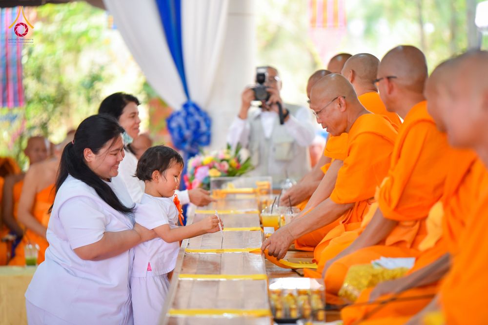ภาพ No.327153:วันศุกร์ที่ 1 พฤษภาคม พ.ศ.2569 พิธีทอดผ้าป่า โปรยรัตนชาติ ตอกเสาเข็มมงคลต้นแรก สถาปนา “องค์พระเจดีย์เพื่อสร้างสันติภาพโลก” (แห่งแรกของภาคอีสาน) ณ ธุดงคสถานอำนาจเจริญ  อ.เมือง จ.อำนาจเจริญ