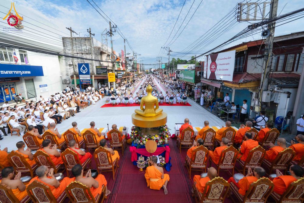 ภาพ No.336877:วันเสาร์ที่ 27 มิถุนายน 2569 พิธีตักบาตรพระ 1,345 รูป  ณ ข่วงสันกำแพง อำเภอสันกำแพง จังหวัดเชียงใหม่