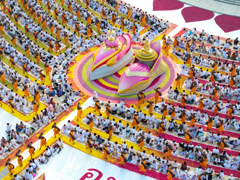 ภาพ No.299612:วันที่ 18 มกราคม พ.ศ. 2569 พิธีต้อนรับพระธรรมยาตรา (ภาพชุดที่ 2) ณ อนุสรณ์สถานลำดับที่ 5  สถานที่เผยแผ่วิชชาธรรมกายครั้งแรก อนุสรณ์สถานบางปลา วัดบางปลา อำเภอบางเลน จังหวัดนครปฐม ในโครงการธรรมยาตรา กตัญญูบูชา มหาปูชนียาจารย์ พระมงคลเทพมุนี(สด จนฺทสโร) พระ