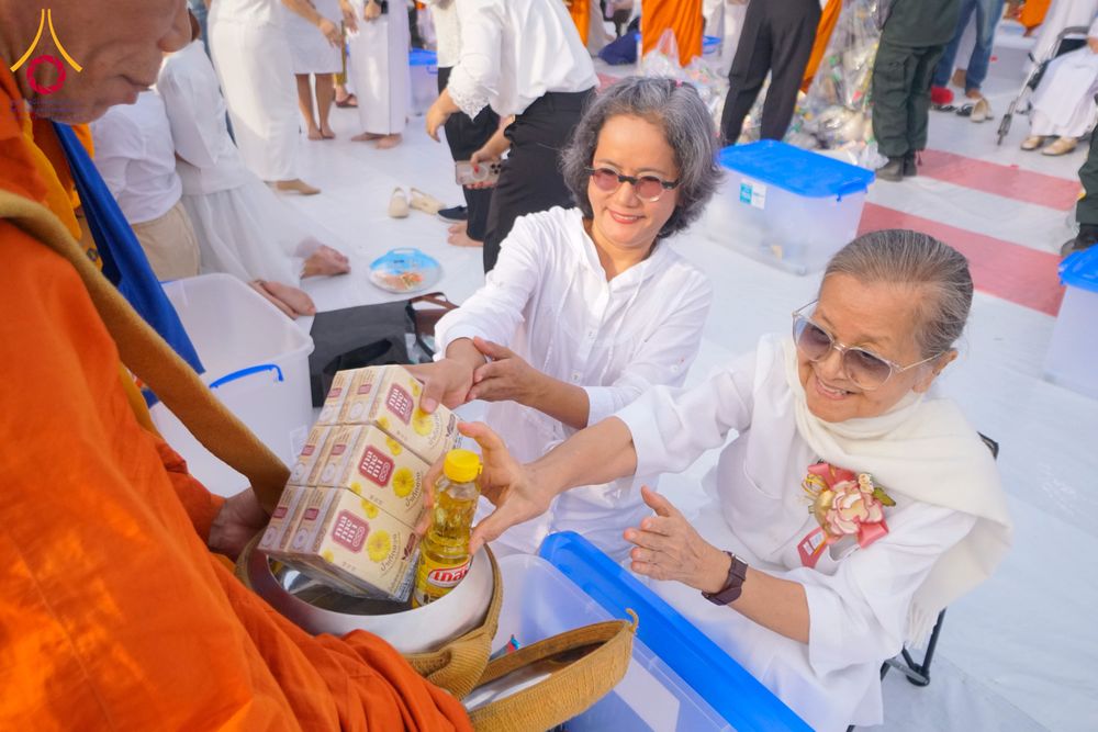 ภาพ No.284716:วันอาทิตย์ที่ 14 ธันวาคม พ.ศ.2568  พิธีทำบุญเมืองสุราษฎร์ธานี 110ปี และพิธีตักบาตรพระสงฆ์ 1,110 รูป  ณ บริเวณริมน้ำวัดกลาง (เก่า) ถนนบ้านดอน ตำบลตลาดใหม่ อำเภอเมือง จังหวัดสุราษฎร์ธานี