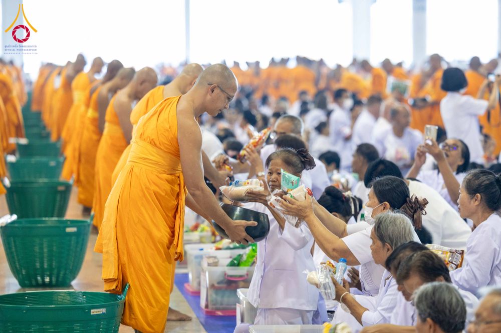 ภาพ No.308245:วันที่ 1  กุมภาพันธ์ พ.ศ. 2569 พิธีตักบาตรข้าวสารอาหารแห้ง ณ บ้านแก้วเรือนทองคุณยาย สภาธรรมกายสากล วัดพระธรรมกาย