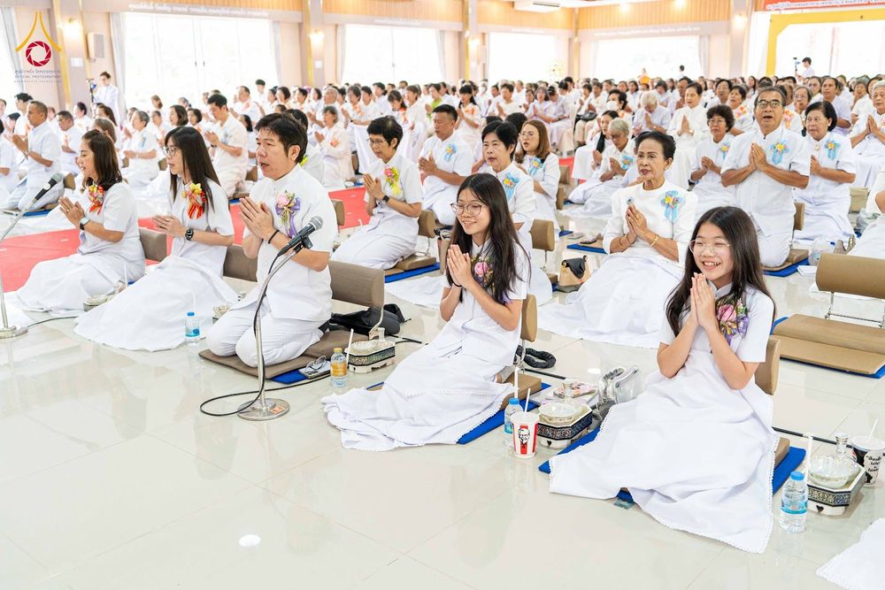 ภาพ No.346582:วันอาทิตย์ที่ 30 สิงหาคม พ.ศ.2569 พิธีทอดผ้าป่า สวดธรรมจักรกัปปวัตนสูตรกลั่นแผ่นดินโปรยรัตนชาติ  สถาปนาองค์พระเจดีย์เพื่อสร้างสันติภาพโลก  ณ ศูนย์ปฏิบัติธรรมพนมสารคาม (เพชรตะวัน) จังหวัดฉะเชิงเทรา