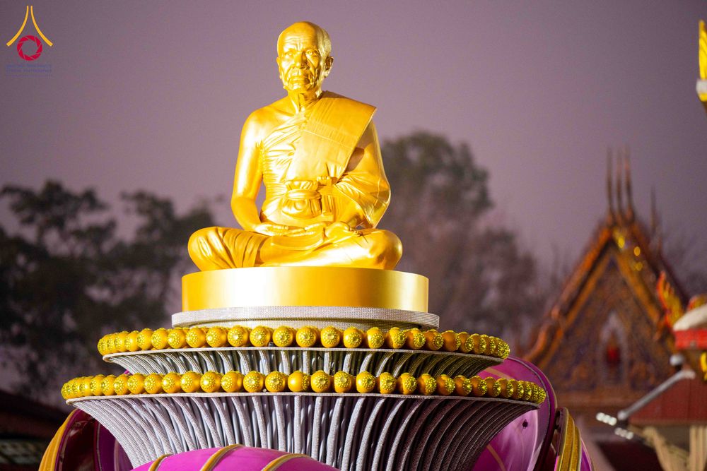 ภาพ No.297261:วันที่ 15 มกราคม พ.ศ.2569 พระธรรมยาตราปฏิบัติธรรมและถ่ายภาพหมู่ประวัติศาสตร์ อนุสรณ์สถานลำดับที่ 4 สถานที่เกิดด้วยกายธรรม  ณ วัดโบสถ์บน ต.บางคูเวียง จ.นนทบุรี ในโครงการธรรมยาตรา กตัญญูบูชา มหาปูชนียาจารย์ พระมงคลเทพมุนี(สด จนฺทสโร) พระผู้ปราบมาร อนุสรณ์ส