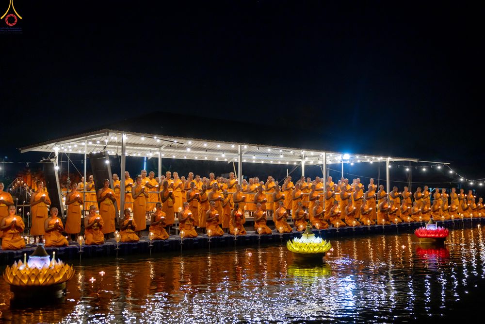 ภาพ No.301356:วันที่ 22 มกราคม พ.ศ. 2569 พิธีลอยประทีปธรรมถวายเป็นพุทธบูชา และบูชาธรรมมหาปูชนียาจารย์  ณ อนุสรณ์สถานลำดับที่ 5 สถานที่เผยแผ่วิชชาธรรมกายครั้งแรก อนุสรณ์สถานบางปลา วัดบางปลา อำเภอบางเลน จังหวัดนครปฐม ในโครงการธรรมยาตรา กตัญญูบูชา มหาปูชนียาจารย์ พระมงคล