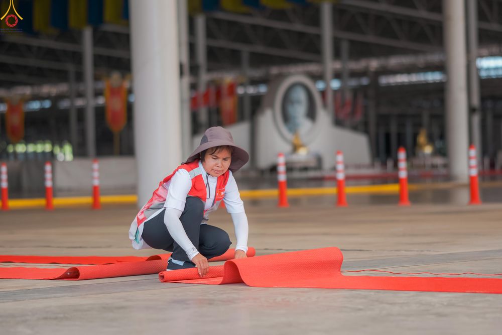 ภาพ No.296118:ภาพเบื้องหลังอาสาสมัครรวมใจ ชุดที่ 1 ในโครงการธรรมยาตรา กตัญญูบูชา มหาปูชนียาจารย์ พระมงคลเทพมุนี(สด จนฺทสโร) พระผู้ปราบมาร อนุสรณ์สถาน 7 แห่ง ปีที่ 14