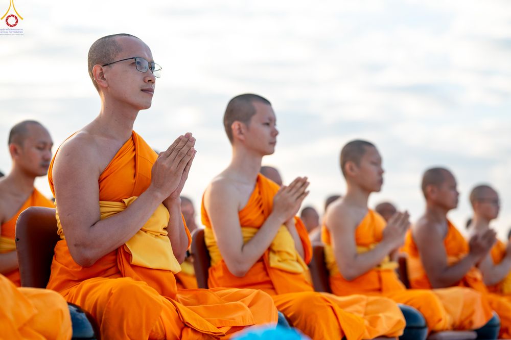 ภาพ No.302515:วันที่ 24 มกราคม พ.ศ. 2569 พิธีตักบาตรพระธรรมยาตรา ณ อนุสรณ์สถานลำดับที่ 5 สถานที่เผยแผ่วิชชาธรรมกายครั้งแรก อนุสรณ์สถานบางปลา วัดบางปลา อำเภอบางเลน จังหวัดนครปฐม ในโครงการธรรมยาตรา กตัญญูบูชา มหาปูชนียาจารย์ พระมงคลเทพมุนี(สด จนฺทสโร) พระผู้ปราบมาร อนุส