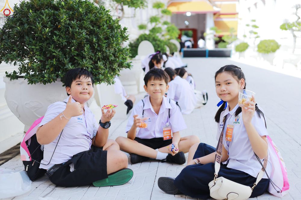 ภาพ No.288995:วันพุธที่ 17 ธันวาคม พ.ศ.2568 กิจกรรมเยาวชนไทยรวมใจทำความดี "เด็กดีมหานคร ต้นแบบด้านศีลธรรม" แข่งขันสอบตอบปัญหาศีลธรรมในพระพุทธศาสนา ครั้งที่ 7 และวันรวมพลังเด็กดี V-Star ประจำปี 2568 ณ วัดมหาธาตุยุวราชรังสฤษฎิ์ราชวรมหาวิหาร กรุงเทพมหานคร