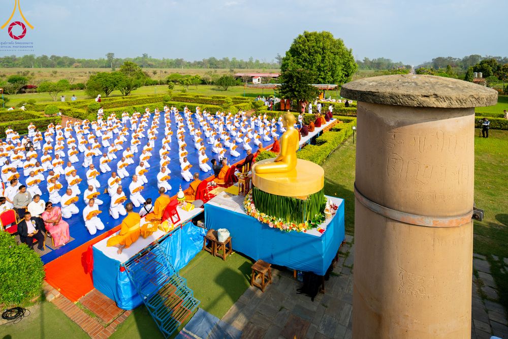 ภาพ No.314107:วันจันทร์ที่ 16 มีนาคม พ.ศ. 2569 พิธีเวียนเทียนประทักษิณ และพิธีบรรพชาสามเณร 500 รูป ณ วิหารมายาเทวี ประเทศเนปาล