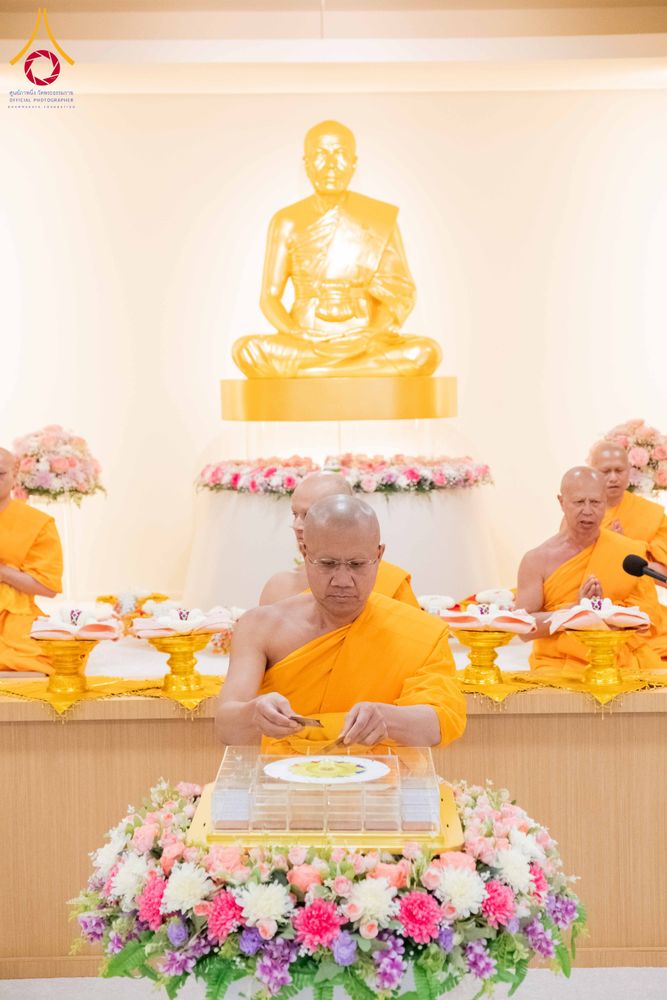 ภาพ No.319155:วันที่ 29 มีนาคม พ.ศ.2569 พิธีอัญเชิญรูปหล่อพระมงคลเทพมุนี (สด จนฺทสโร) ประดิษฐาน ณ ห้องปฏิบัติธรรม “มงคลรัตนโชติ”  วัดพระธรรมกายชิคาโก ประเทศสหรัฐอเมริกา