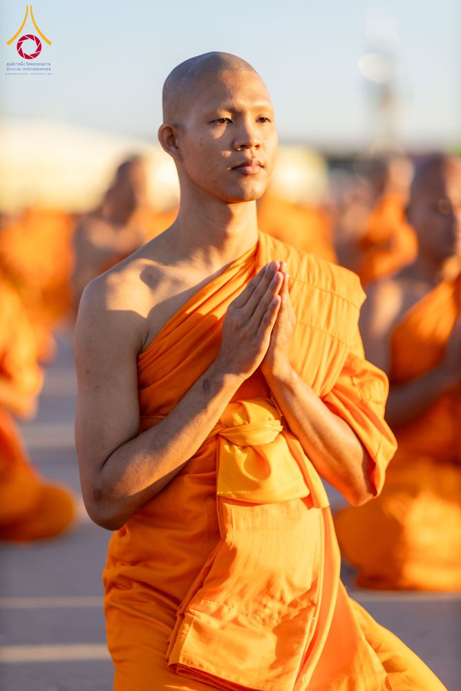 ภาพ No.285272:วันจันทร์ที่ 15 ธันวาคม พ.ศ.2568  บันทึกภาพหมู่ประวัติศาสตร์ โครงการบรรพชาอุปสมบทหมู่  รุ่นบูชาธรรมมหาปูชนียาจารย์ ประจำปี 2568 ณ ลานธรรมมหาธรรมกายเจดีย์ วัดพระธรรมกาย