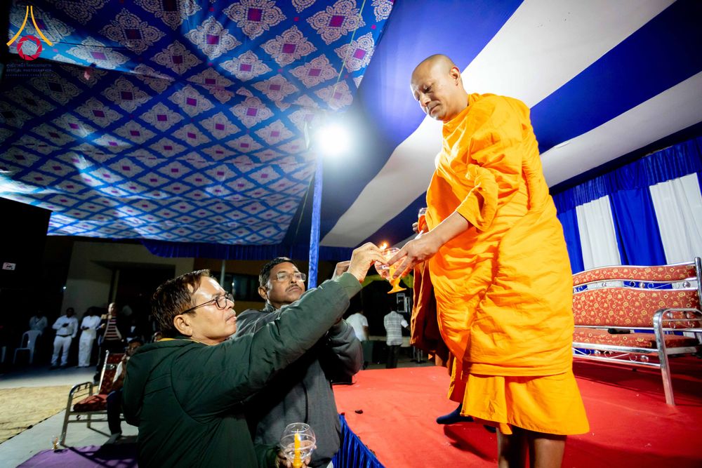 ภาพ No.283786:วันที่ 6-7 ธันวาคม พ.ศ. 2568  พิธีรับมอบหนังสือแสดงเจตจำนงถวายสิทธิครอบครองและใช้ประโยชน์วัดสันติวัน เมืองนาคปูร์  พิธีจุดโคมประทีปถวายเป็นพุทธบูชา และอุทิศบุญกุศลแด่ ดร.บี.อาร์. อัมเบดการ์  พิธีบูชาข้าวพระถ่ายทอดสดจากประเทศไทย