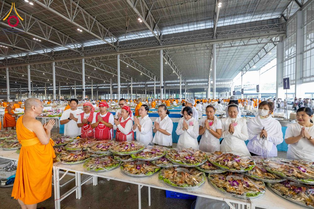 ภาพ No.306860:วันที่ 31 มกราคม พ.ศ. 2569 พิธีถวายภัตตาหารเป็นสังฆทาน แด่พระธรรมยาตรา ณ วัดพระธรรมกาย  จังหวัดปทุมธานี ในโครงการธรรมยาตรา กตัญญูบูชา มหาปูชนียาจารย์ พระมงคลเทพมุนี(สด จนฺทสโร) พระผู้ปราบมาร อนุสรณ์สถาน 7 แห่ง ปีที่ 14