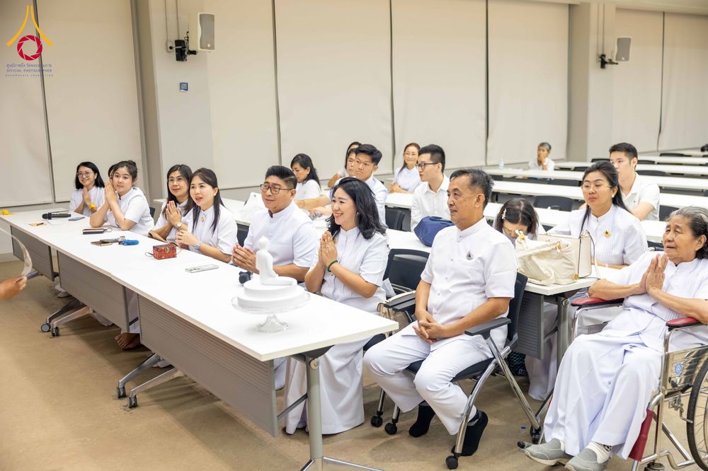 ภาพ No.324905:วันพฤหัสบดีที่ 23 เมษายน พ.ศ.2569  หลวงพ่อทัตตชีโว รองเจ้าอาวาสวัดพระธรรมกาย ถวายการต้อนรับและปฏิสันถารคณะชาวอินโดนีเซีย