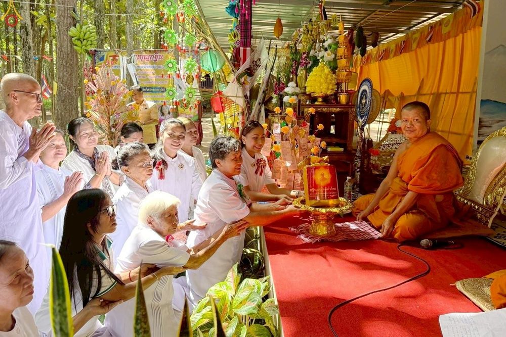 ภาพ No.259964:วันที่ 19 ตุลาคม พ.ศ. 2568 พิธีทอดกฐินสามัคคีทั่วไทย 30,000 วัด โดยคณะศิษยานุศิษย์ บูชาธรรม 81 ปี หลวงพ่อธัมมชโย ณ วัดป่าคำยิ่งหมีพนาไพร อำเภอนามน จังหวัดกาฬสินธุ์