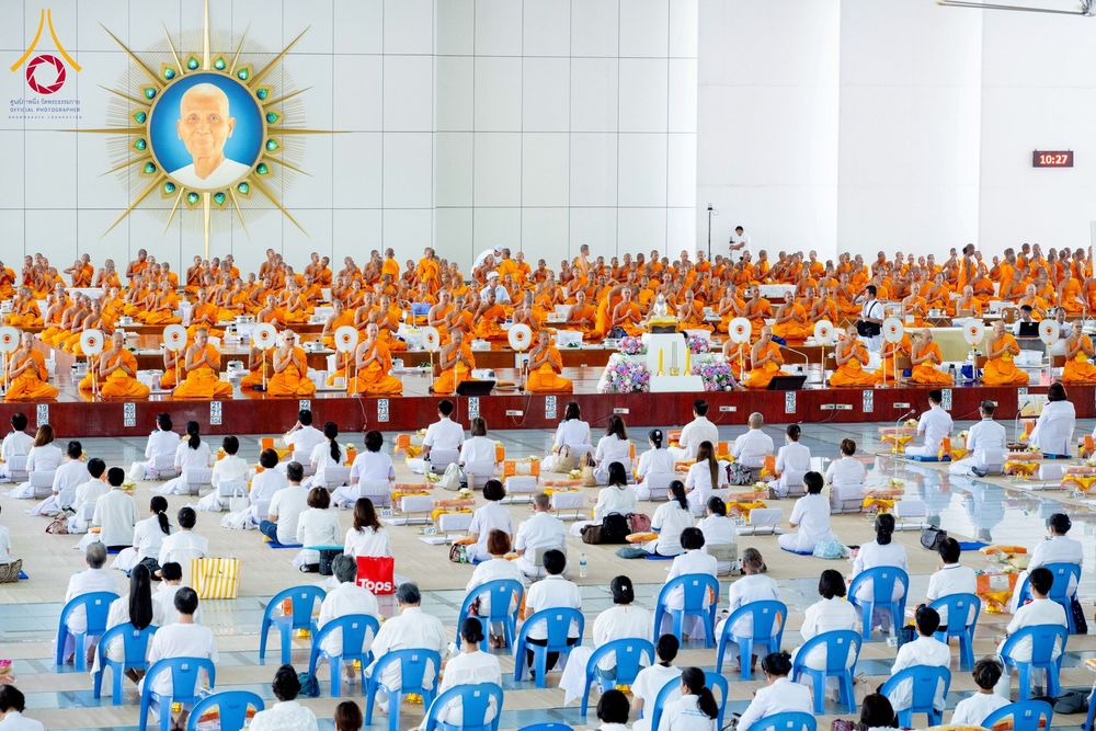 ภาพ No.245084:วันพุธที่ 10 กันยายน พ.ศ. 2568 พิธีถวายภัตตาหารเมนูสวรรค์ เนื่องในวันครบ 25 ปี วันละสังขารคุณยายอาจารย์มหารัตนอุบาสิกาจันทร์ ขนนกยูง ณ หอฉันคุณยายอาจารย์ฯ วัดพระธรรมกาย