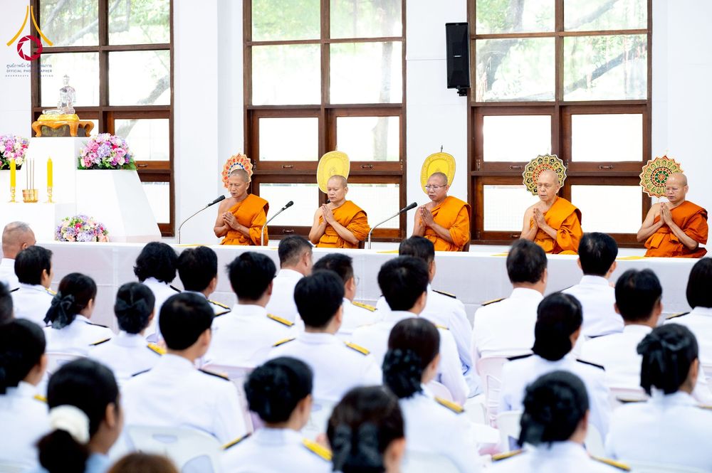 ภาพ No.237607:พิธีเจริญพระพุทธมนต์ ปฏิบัติธรรมเจริญสมาธิภาวนา และทำบุญตักบาตร ถวายพระราชกุศล เนื่องในโอกาสวันเฉลิมพระชนมพรรษา สมเด็จพระนางเจ้าสิริกิติ์ พระบรมราชินีนาถ พระบรมราชชนนีพันปีหลวง วันอังคารที่ 12 สิงหาคม พ.ศ. 2568  ณ อาคารปลูกศรัทธา 2 วัดพระธรรมกาย 