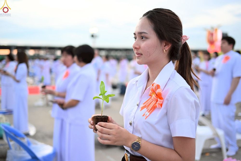 ภาพ No.252871:วันที่ 10 ตุลาคม พ.ศ. 2568 พิธีปลูกต้นทรัพย์บานชื่น ณ ลานธรรม วัดพระธรรมกาย