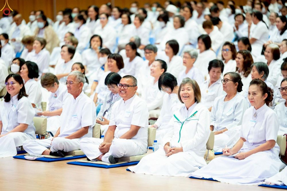 ภาพ No.239864:วันที่ ๒๒ - ๒๔ สิงหาคม พ.ศ. ๒๕๖๘ สัมมนารวมใจผู้นำบุญ บูชาธรรม ๘๑ ปี หลวงพ่อธัมมชโย กฐินสามัคคีทั่วไทย ๓๐,๐๐๐ วัด โครงการอุปสมบทบูชาธรรมมหาปูชนียาจารย์ ๓,๐๐๐ รูป รุ่นที่ ๑
