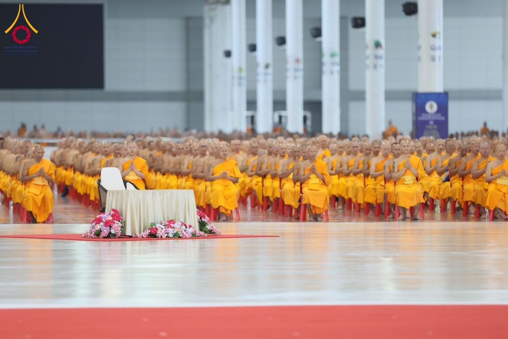 ภาพ No.258096:วันอาทิตย์ที่ 5 ตุลาคม พ.ศ. 2568 พิธีบูชาข้าวพระ ณ สภาธรรมกายสากล วัดพระธรรมกาย