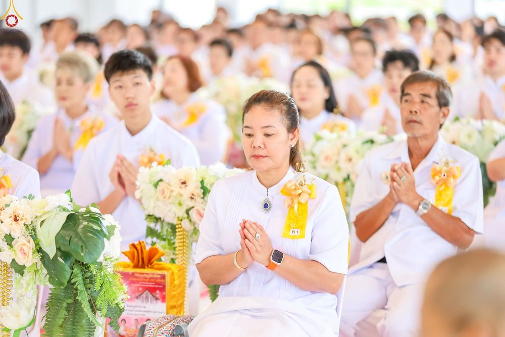 ภาพ No.239361:วันอาทิตย์ที่ 17 สิงหาคม พ.ศ. 2568 พิธีกดปุ่มอัญเชิญรูปเหมือน พระมงคลเทพมุนี (สด จันทสโร)  ณ มหาวิหารแก้วพระมงคลเทพมุนี  ศูนย์ปฏิบัติธรรมแก้วเมืองเลย