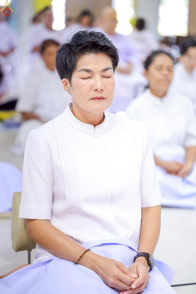 ภาพ No.249041:วันที่ 26-28 กันยายน พ.ศ. 2568 โครงการอบรม อุบาสกแก้ว อุบาสิกาแก้ว รุ่นที่ 3  ณ ศูนย์ปฏิบัติธรรมสมุทรปราการ ได้รับความเมตตาจากคณะสงฆ์ในพื้นที่  รวมถึงผู้บริหารสถานศึกษา ที่นำนักเรียนระดับมัธยมปลาย  มารับฟังข้อมูลเพื่อที่จะเป็นกำลังสำคัญ ในการเข้าร่วมขบวน