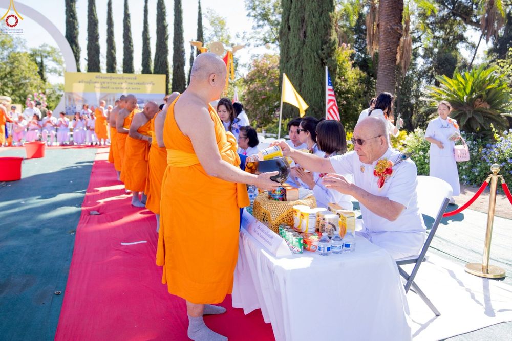 ภาพ No.259280:วันอาทิตย์ที่ 12 ตุลาคม พ.ศ. 2568 พิธีทอดกฐินบรมจักรพรรดิ สร้างอุโบสถ 82 ปี บูชาธรรมหลวงพ่อธัมมชโย ณ วัดพระธรรมกายแคลิฟอร์เนีย ประเทศสหรัฐอเมริกา 