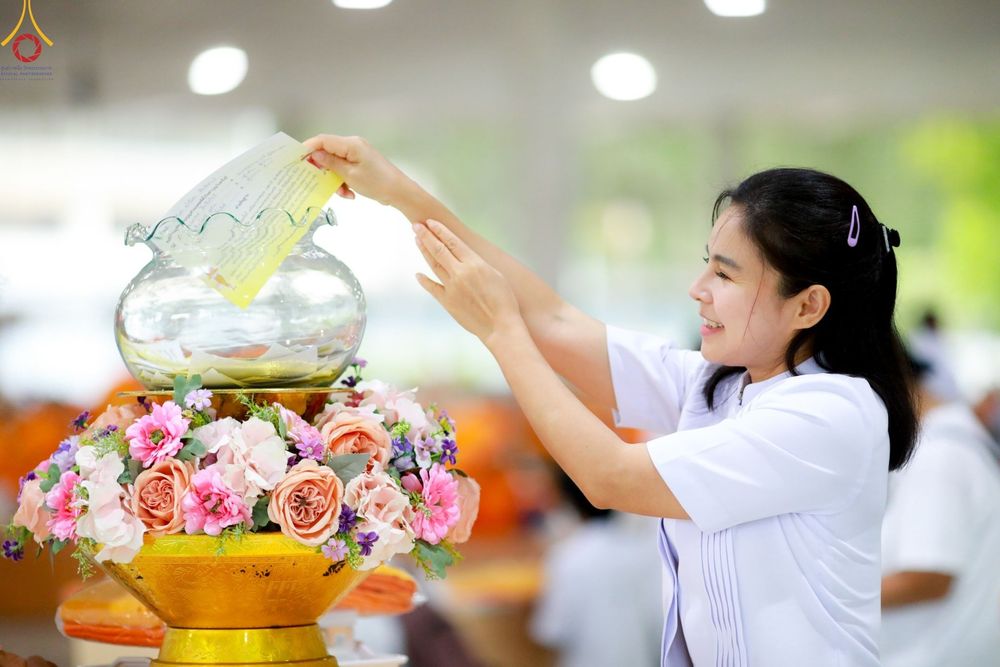 ภาพ No.136118:พิธีบุพเปตพลี ครั้งที่ 150 ร่วมอุทิศบุญให้แก่หมู่ญาติที่ล่วงลับไปแล้ว และสืบทอดอายุพระพุทธศาสนา วันอังคารที่ 7 พฤษภาคม พ.ศ. 2567 ( วันพระ แรม 14 ค่ำ เดือน 5 ) ณ หอฉันคุณยายอาจารย์ฯ วัดพระธรรมกาย
