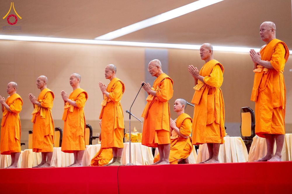 ภาพ No.272841:วันอาทิตย์ที่ 23 พฤศจิกายน พ.ศ.2568 พิธีมุทิตาสักการะ พระมหาเถระและพระเถระ ประจำปีพุทธศักราช 2568 ณ ห้องแก้วสารพัดนึก 2 สภาธรรมกายสากล  วัดพระธรรมกาย