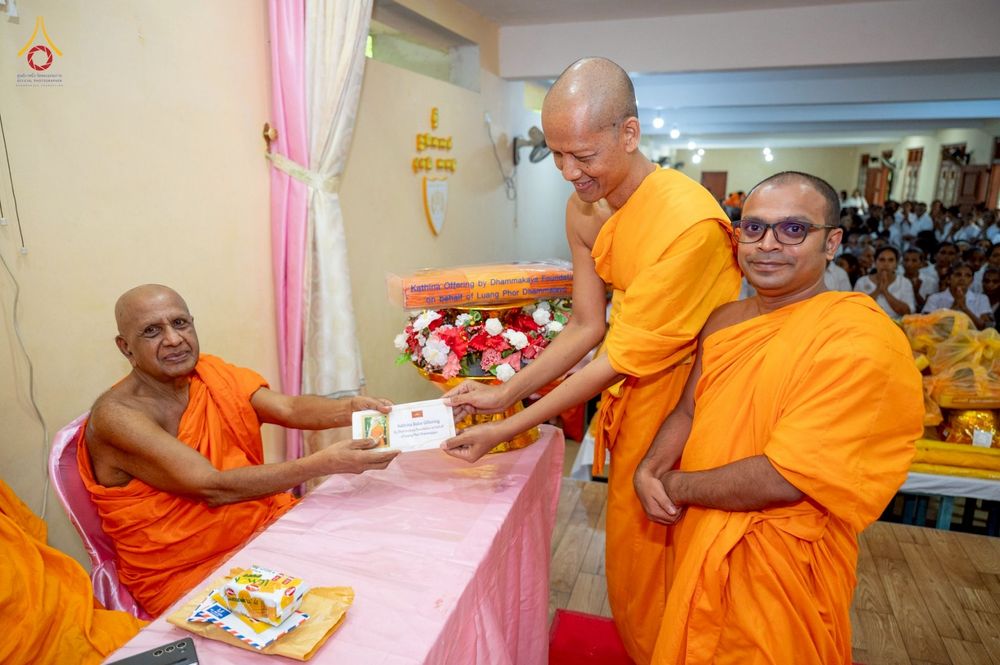 ภาพ No.264446:วันที่ 23 ตุลาคม พ.ศ. 2568 พิธีทอดกฐินสมทบ วัดกัลยาณมิตรต่างประเทศ  บูชาธรรม 81 ปี หลวงพ่อธัมมชโย  ณ วัดศรีอโรคา รามายา , วัดศรีธรรมราชา , วัดเปรดีปะกันเด วิหารายา ในเมืองมาตะเล ประเทศศรีลังกา 